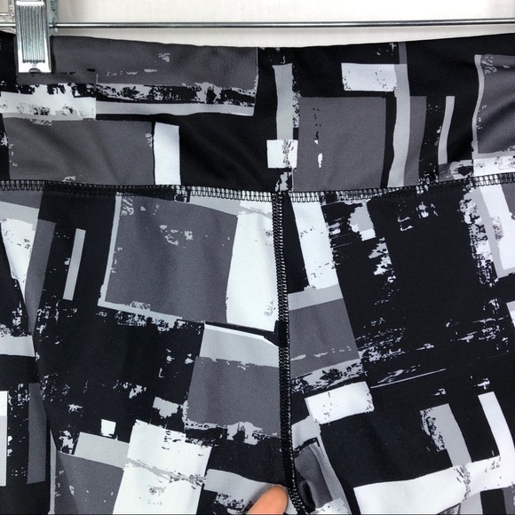 Pure Barre black white brush stroke Leggings - Picture 5 of 7